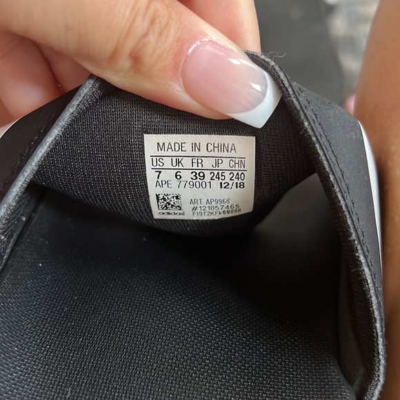 Adidas Womens slides - Picture 4 of 4